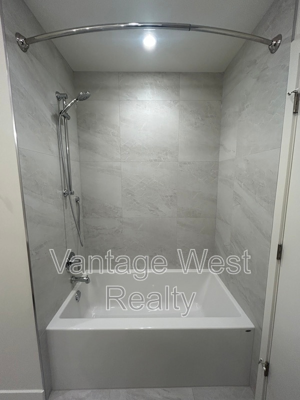 Building Photo - 3340-3340 Lakeshore Rd