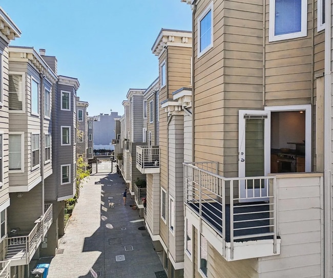 Foto del edificio - 28 Jennifer Pl