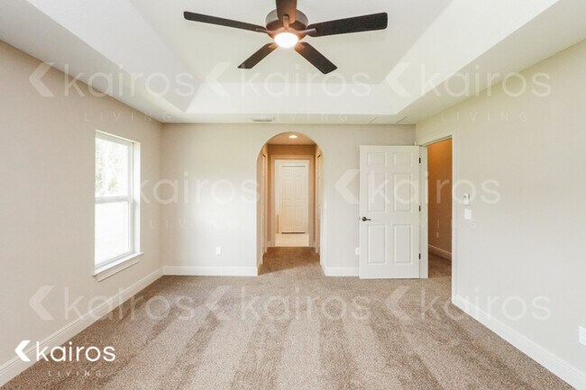 Building Photo - 17 Malauka Radial Cir.