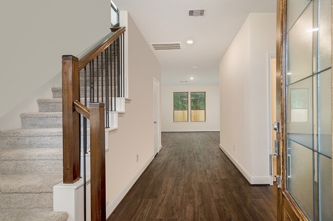 Building Photo - 27646 Mesabe Dr