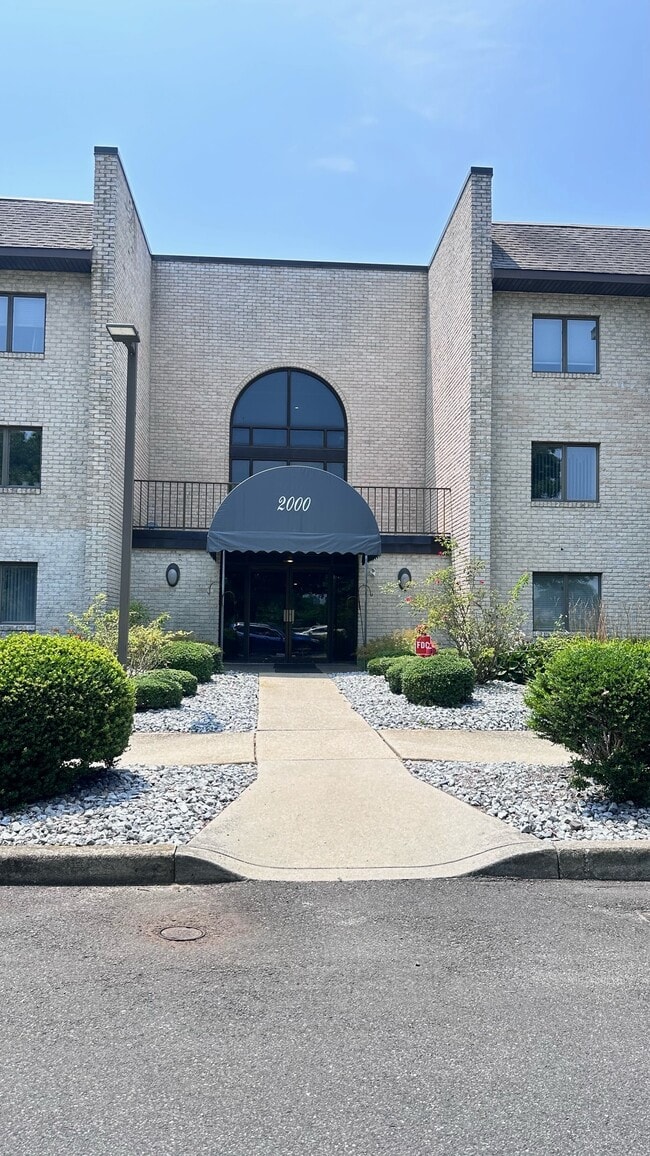Building Photo - 2105 Dolphin Ave