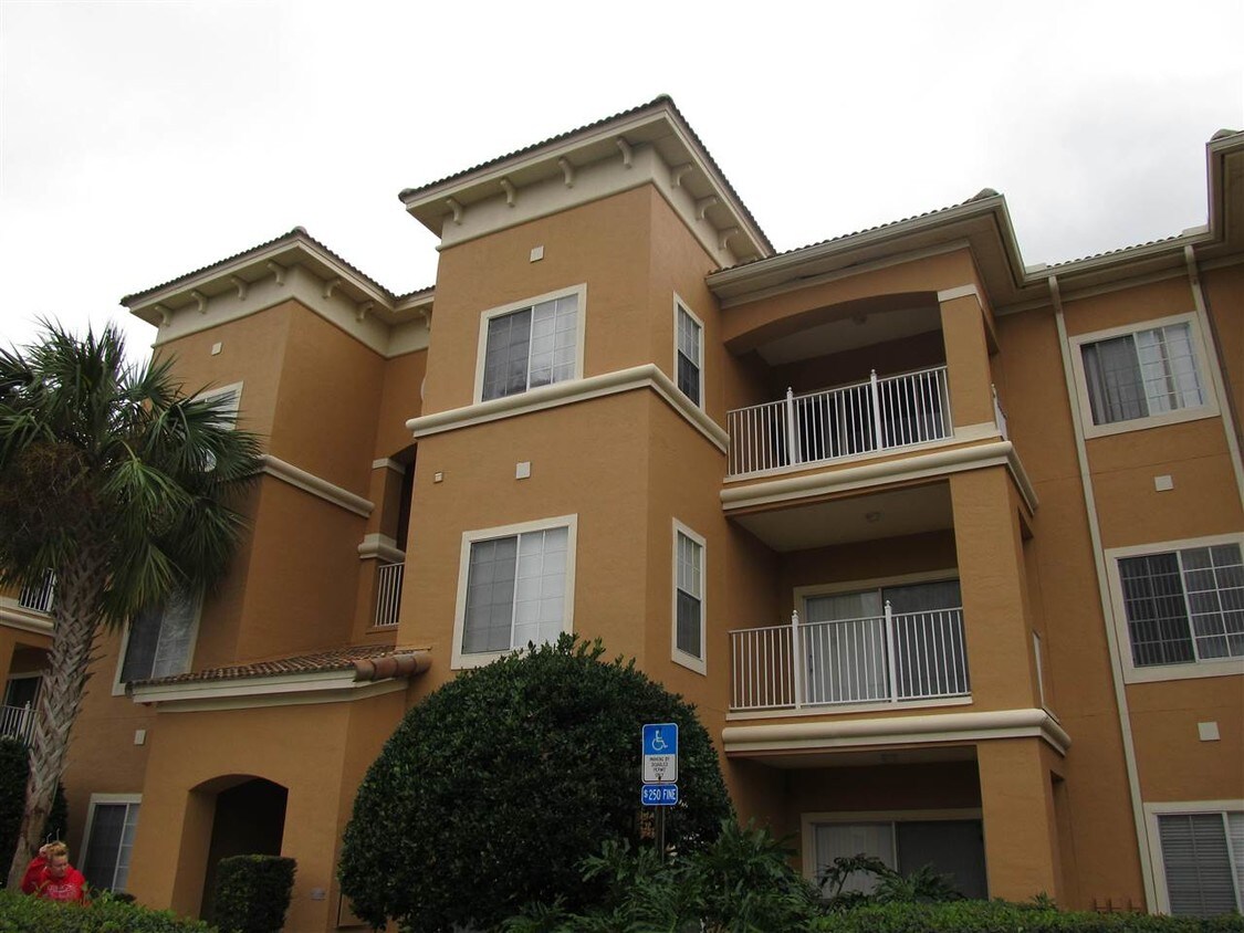 Primary Photo - 560 Florida Club Blvd