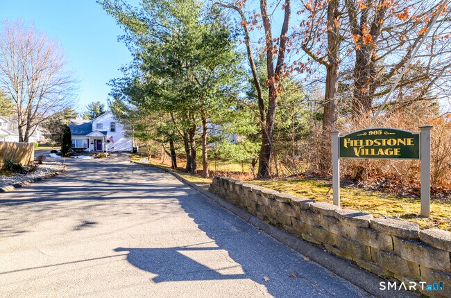 Foto del edificio - 905 Oronoke Rd