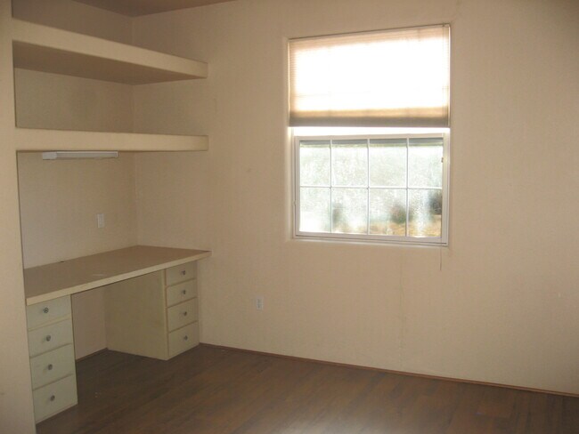 Building Photo - 3 Bedroom, 2 Bath, 2 Car Garage Home - Ava...