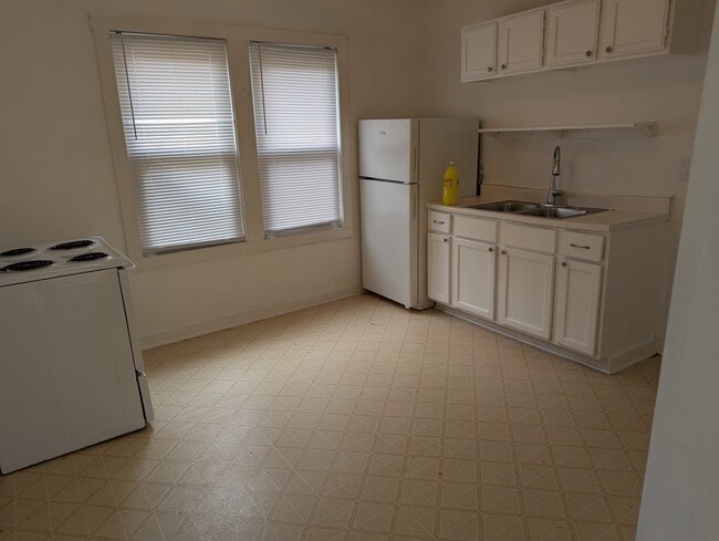 Building Photo - 721 Roselane St
