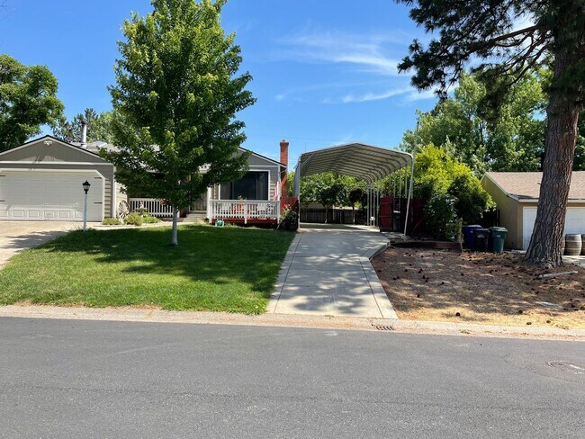 Foto del edificio - Charming & Unique Fair Oaks Home with Deta...