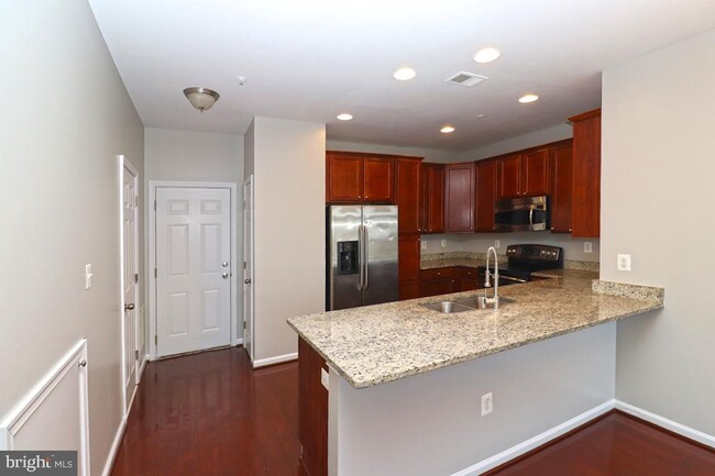 Building Photo - 8113 Mission Hill Pl