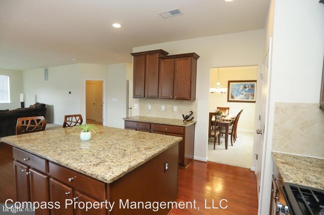 Building Photo - 5 br, 4.5 bath House - 11275 Blooms Lane