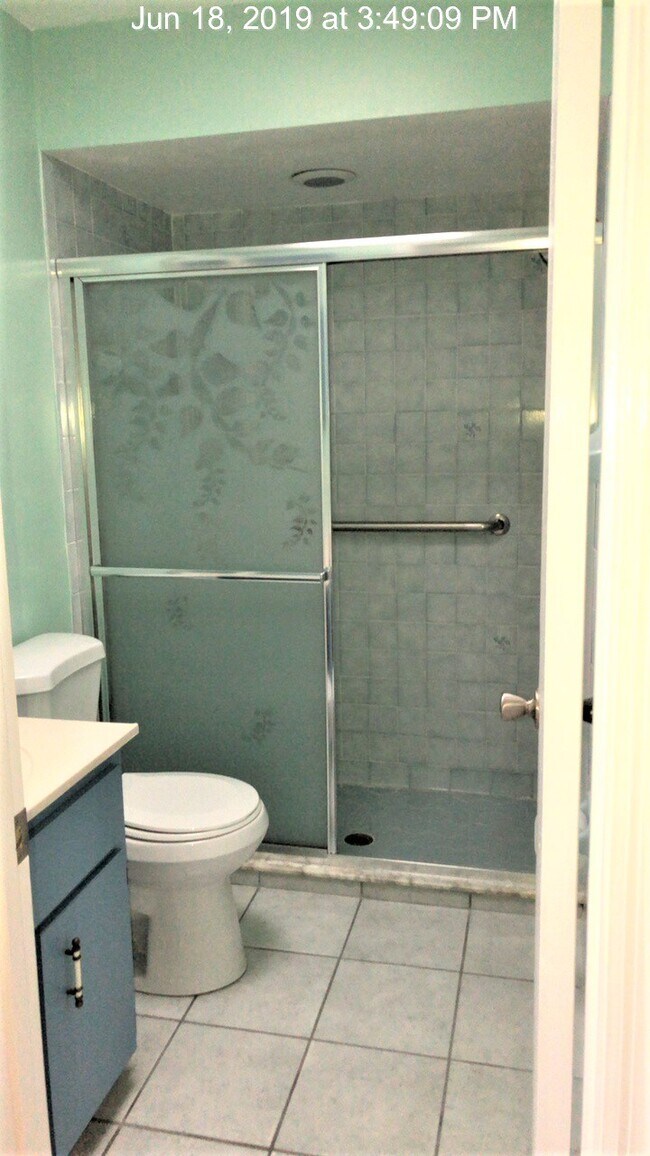 Large walk-in shower! - 819 E 22nd Ave