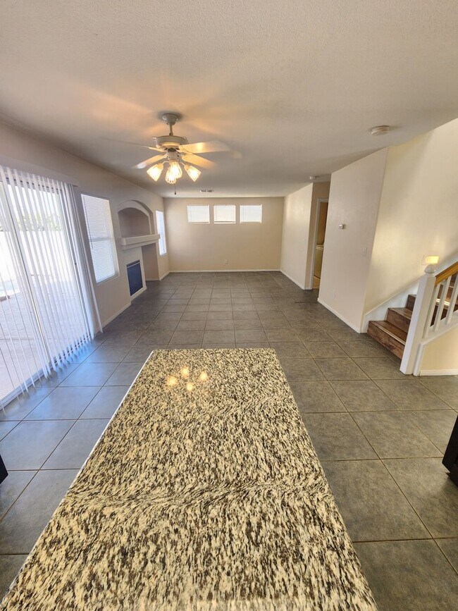 Foto del edificio - 3 bedroom, 2,007 sq ft home near Desert Br...