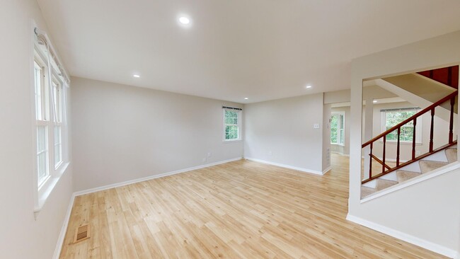 Entry Level Living Room - 6542 Birchleigh Way