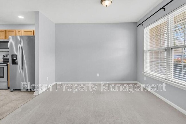 Foto del edificio - 9030 Maple Grove Dr