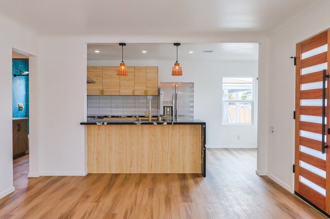 Foto del edificio - 4521 E 55th St