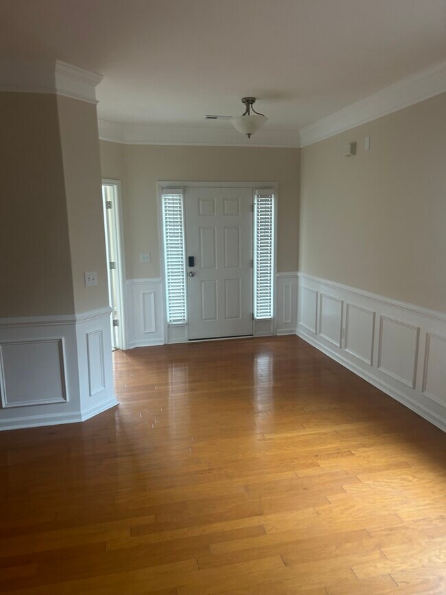 Foto del edificio - 101 Brentmoor Pl