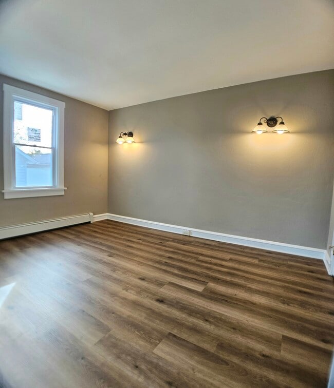 Building Photo - 130 Woodlawn Ave
