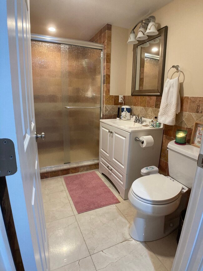 Bath - 298 Wickenden St