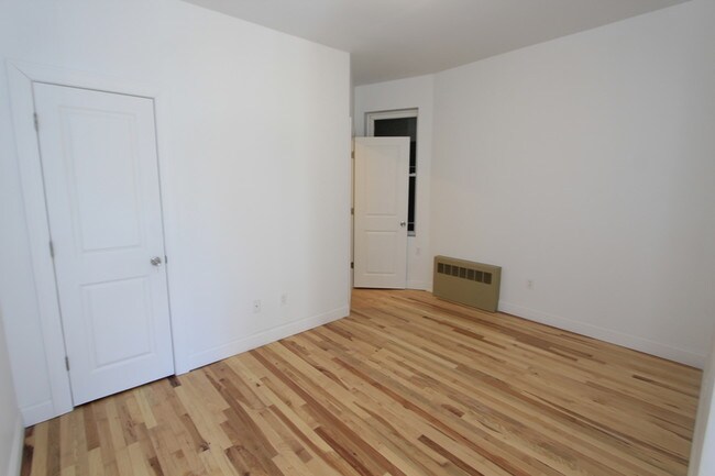 Building Photo - 91 Elm St