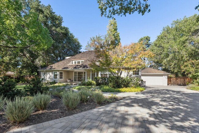 Foto del edificio - Beautifully Appointed Atherton Estate with...