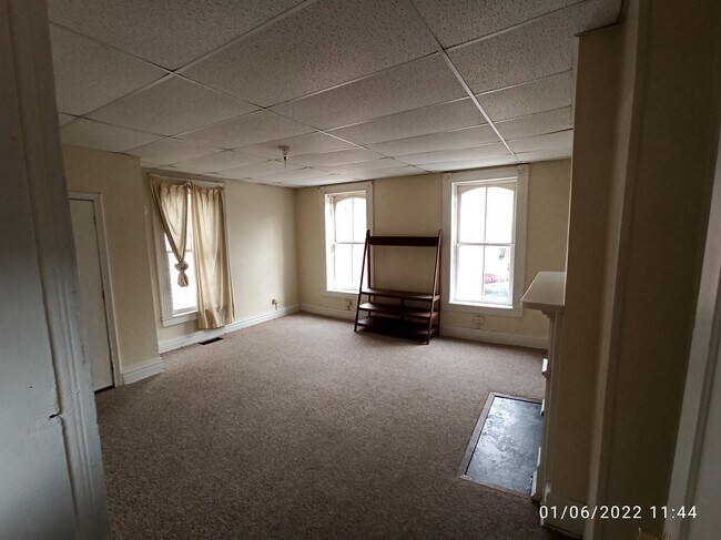 bed 1 - 2723 Wood St