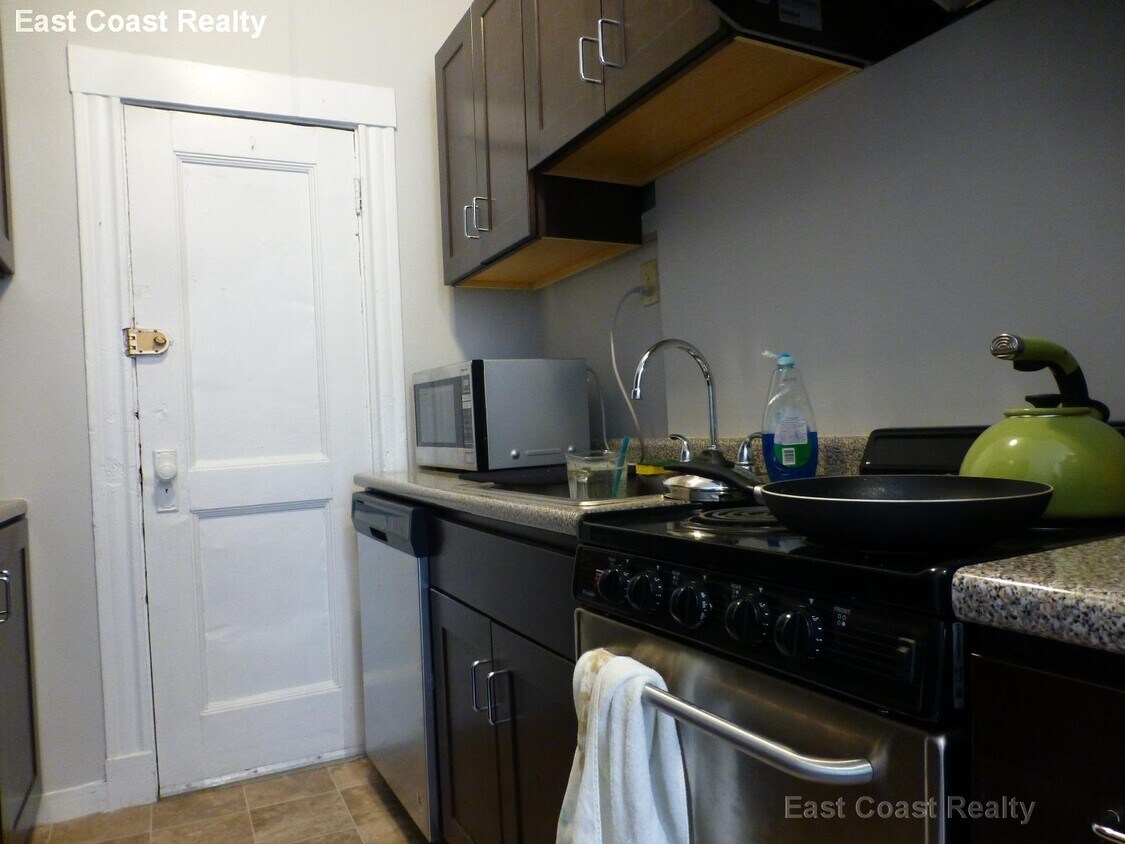 Primary Photo - 236 Kelton St