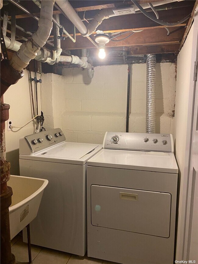 Building Photo - 63 Bar Beach Rd