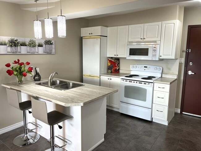 Building Photo - 123 King St