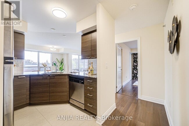 Building Photo - 760-760 Sheppard Ave W