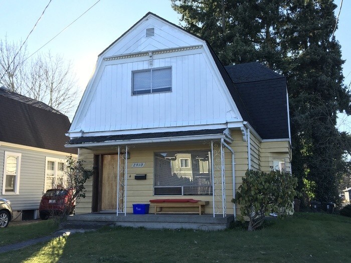 Primary Photo - Beautiful N. Proctor District Home 5bdr