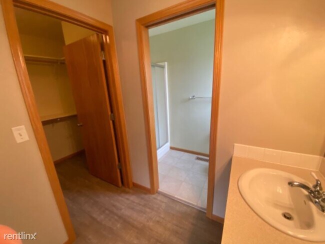 Building Photo - 3 br, 2 bath House - 235 NE Evergreen Ln