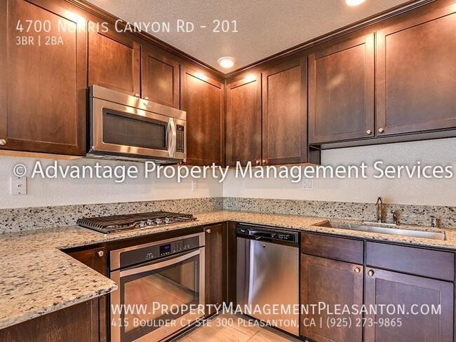 Foto del edificio - Sophisticated 3 Bed / 2 Bath 1,015 sq. ft....