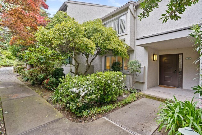 Building Photo - 162 Sand Hill Cir