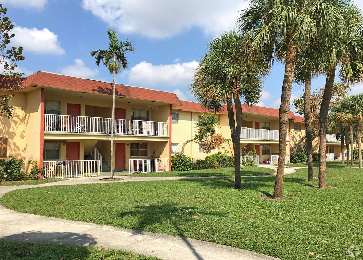 The Courtyards At Cimarron Apartments Oakland Park, FL