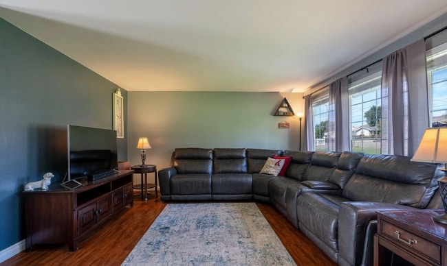 Foto del edificio - 3204 Butterfield Rd