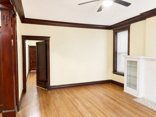 Building Photo - 1320 W 64th St