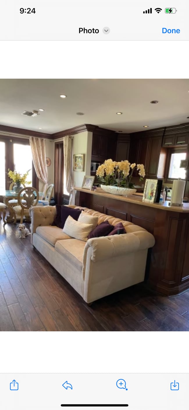 Family room - 2018 Glendon Ave