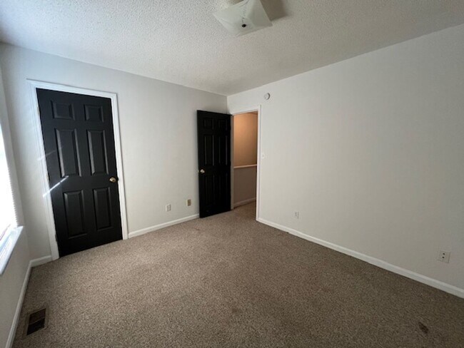 Building Photo - 3909-3911 Olympic Ct