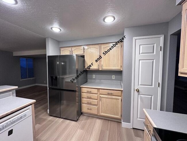 Building Photo - 6377 Moon Ridge Terrace