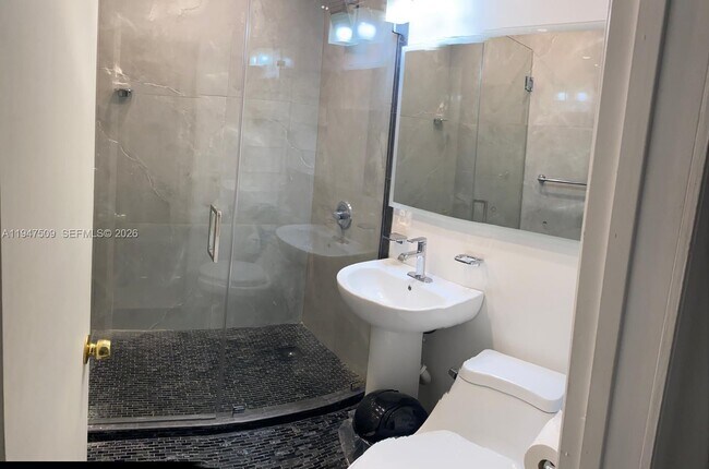 Foto del edificio - 3670 SW 12th St