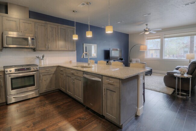 Foto del edificio - 1385 E Lone Creek Dr