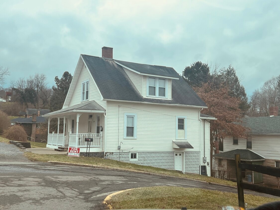 22 W Washington Ave, Westover, WV 26501 House Rental in Westover, WV