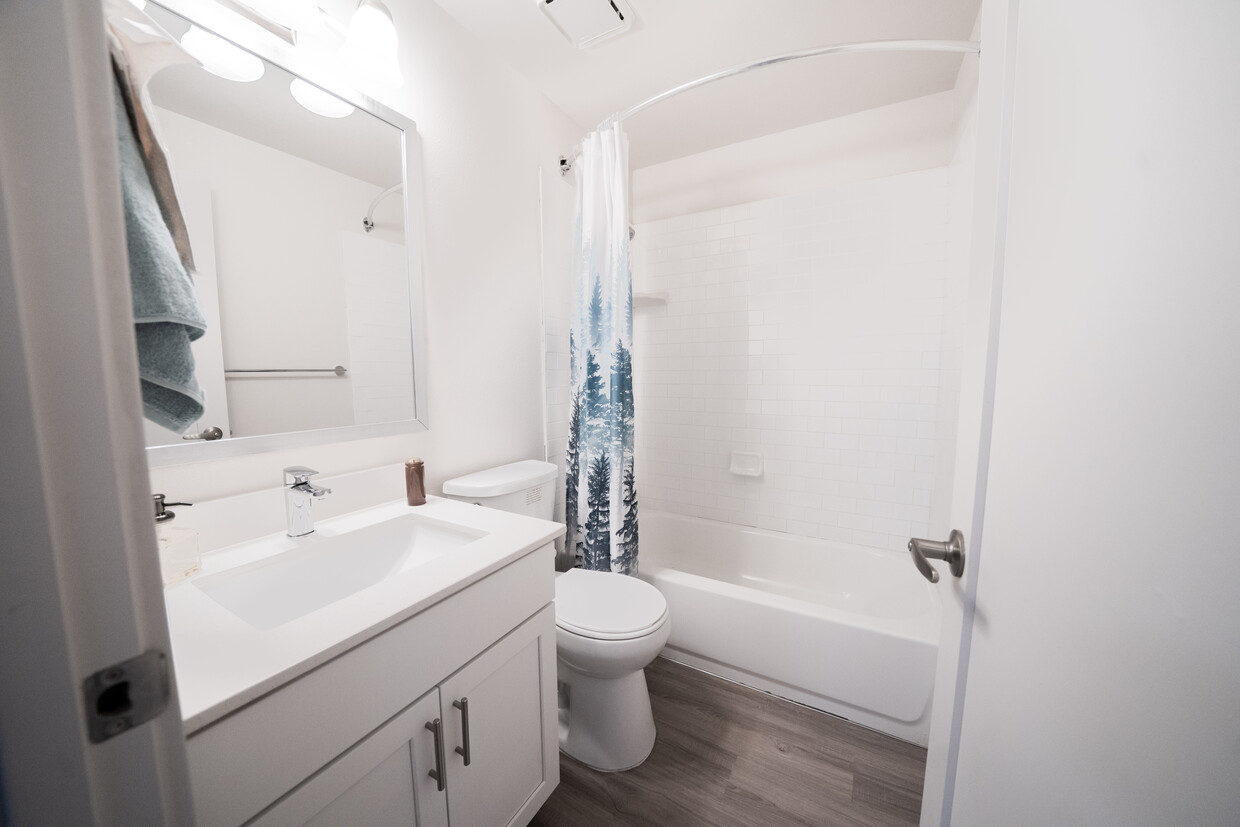 Baño principal - Station Five Townhomes