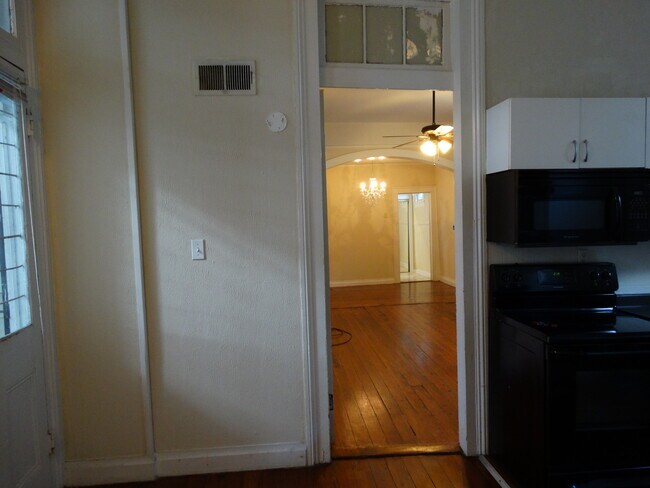 Building Photo - 816 Arabella St
