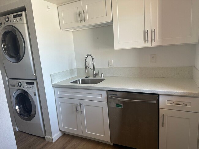 Foto del edificio - 1137 N Louise St