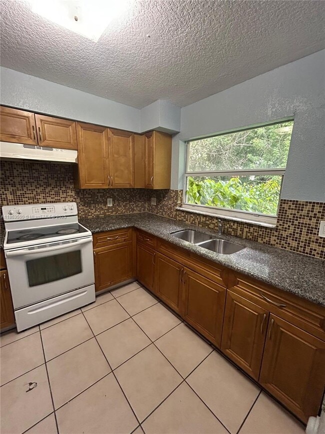 Foto del edificio - 2770 NW 131st St