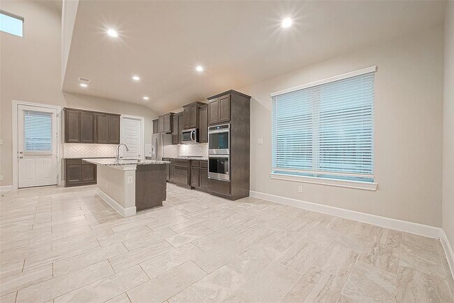 Building Photo - 2231 Green Kale Dr