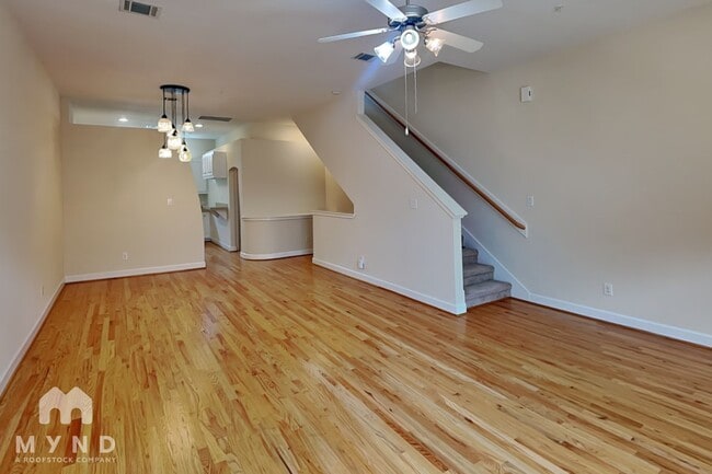 Building Photo - 648 Westcross St