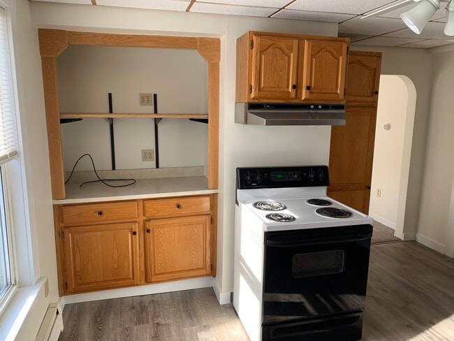 Building Photo - 99 Oxford St N