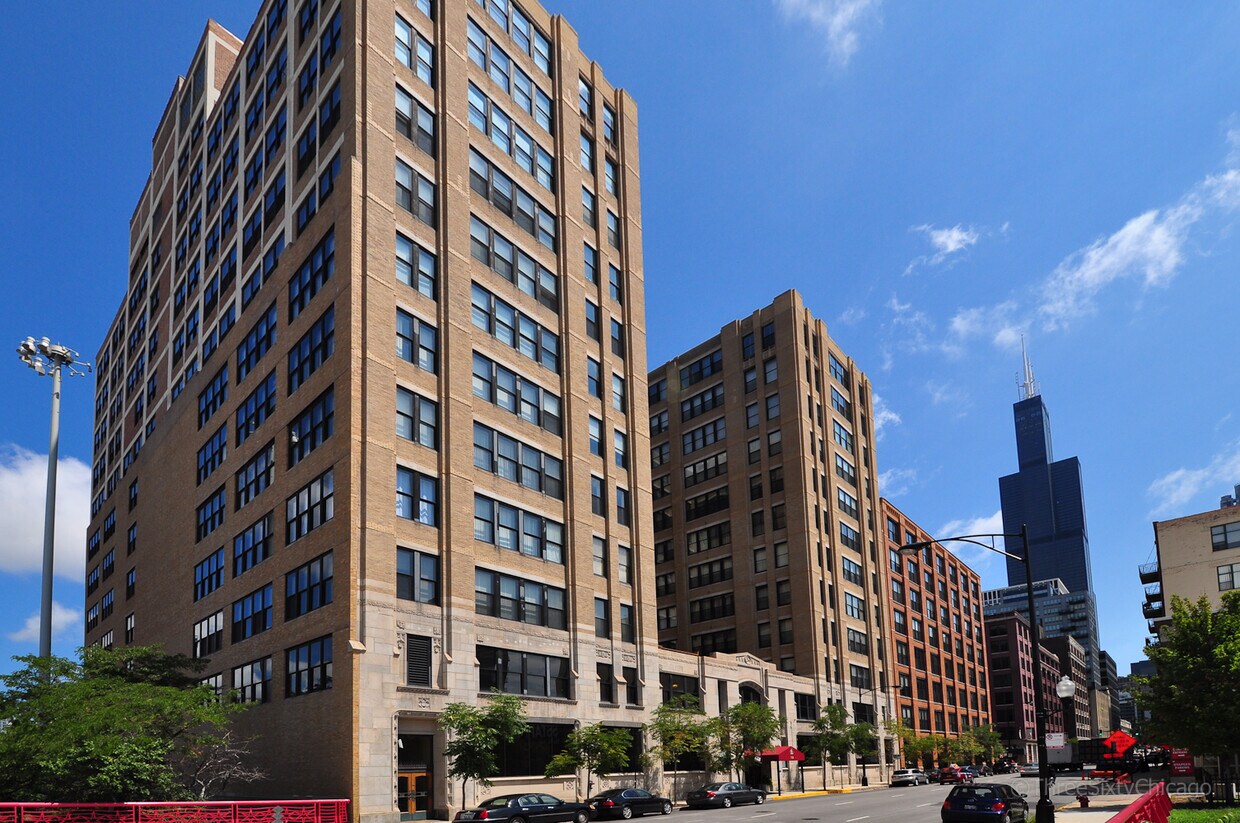 Foto principal - 711 W Jackson Blvd