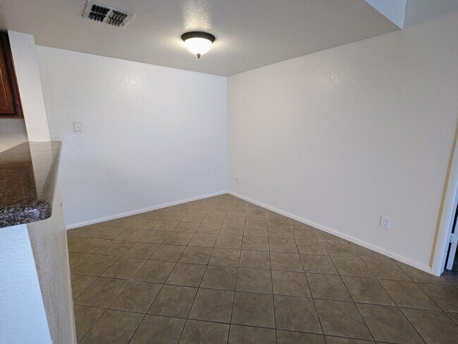 Dining - 5757 W Eugie Ave