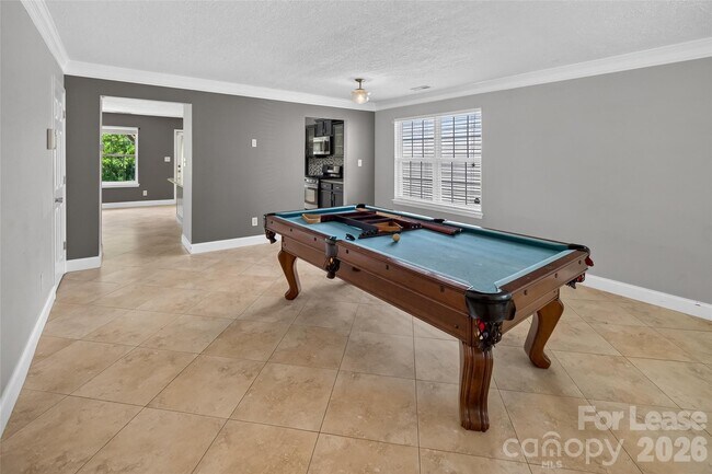 Foto del edificio - 10745 Glenluce Ave